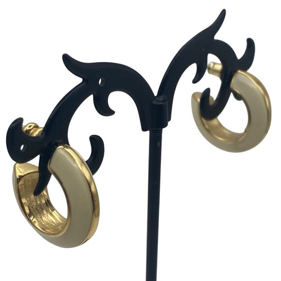 Vintage Trifari Ivory Gold-Tone Hoop Earrings Pierced Classic Puffy Corpcore - Picture 6 of 11